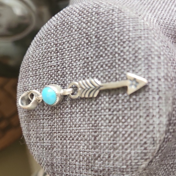 Adorable NWOT Native American Navajo Turquoise & Sterling Arrow Pendant 🩵🏹🎁 - Picture 5 of 13